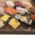 東鮨 - 10貫ランチと味噌汁付き！