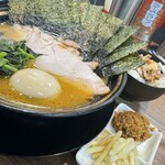 家系ラーメン王道家直伝 との丸家 八千代店 - 