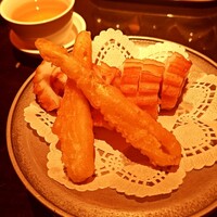 廣東料理 民生 ヒルトンプラザウエスト店 - 名物 イカの天ぷら、季節野菜の天ぷら
