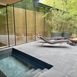 NOT A HOTEL KITAKARUIZAWA - 水風呂と焚き火のできるテラス