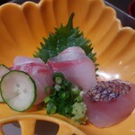 いろり焼　玉の屋 - お刺身もかなり新鮮で美味しいです