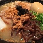 元祖 麺屋原宿 - とんこつ（黒）プラス煮玉子