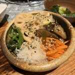 炭焼ホルモン えいた - ナムルも種類が豊富