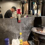 炭焼ホルモン えいた - 店主と奥さん