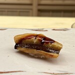 鮨 陸 - 煮穴子 韓国
      煮詰めの味付けが良いですね！
      ふっくら柔らかな穴子が大好きです♪