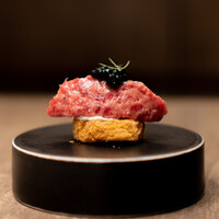 USHIGORO S. SHINJUKU - 和牛燻製タルタル キャビア、ブルーチーズ