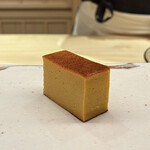 鮨 陸 - たまご 芝海老すり身
      芝海老のすり身が入ると、ふっくらとした焼き上がりとなり、とてもいい味となります♪