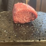 焼肉×創作びすとろ 笑進笑明 - 牛モモの塊肉