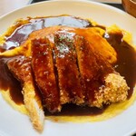 大阪府庁食堂 - 一面に広がった玉子が面白い