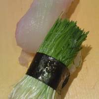 鮨丸 - ヒラメと芽ネギで約1,350円