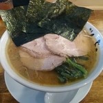 横浜家系 麺屋はやぶさ - チャーシュー麺( ロース)
      油多めの味濃いめ