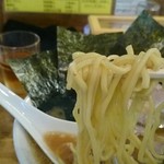 横浜家系 麺屋はやぶさ - 平打ち中太麺