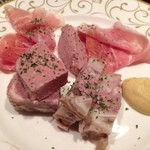 コントワール ミサゴ - シャルキュトリー盛り合わせ泡にあわせてポンポンっと切ってもらった。