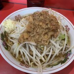ラーメン二郎 - ラーメン小 900円！野菜まし、にんにくまし、脂ましまし！