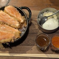 Seafood bar Ermitage 代々木店 - とろサーモンレアカツ丼①