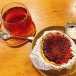 Danbo CAFE&HAMBURG - バスクチーズケーキ ボリュームたっぷり