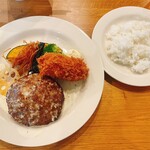 Danbo CAFE&HAMBURG - オマール海老のクリームコロッケ＆ハンバーグ 肉汁がすんごい…！