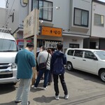 ラーメン 木曜日 - ながーい行列です✨