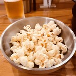 グリドル&ジンギスカン LAMP - お通しのポップコーン