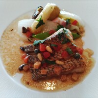 パノラミックレストラン ル・ノルマンディ - .....メインディッシュ　本日の魚料理 シェフスタイル　この日は長崎県産真鯛のポアレ　焦がしバターグルノーブルソース.....