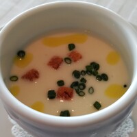 パノラミックレストラン ル・ノルマンディ - .....スープ　ジャガイモとポワロー葱の冷たいスープ（ヴィシソワーズ）カレーの香り.....