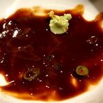 やきや - 甘みのあるタレにワサビを溶いて