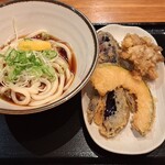讃岐うどん よすが - 冷たいぶっかけうどん＋野菜天盛り