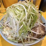 ラーメン二郎 - 小ラーメン（1,000円）＋ネギ（150円）＋しょうが（100円）、ニンニクコール