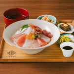 地元漁港から贅沢７種の海の幸「京海鮮丼」（通年）