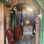 すぺいん亭 - 店の入口の廊下