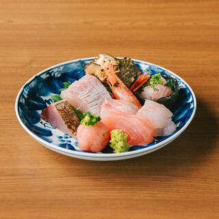 間人漁港直行！ピチピチの海の幸は“活きの良さ”が違う！