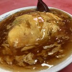 マルシン飯店 - あん自体にも卵が散りばめられている。