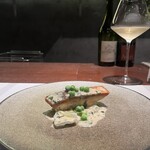 バール ア フロマージュ スーヴォワル - サクラマスと、巨大なグリーンピースはイタリアから生のままやってくるそうです