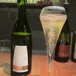 バール ア フロマージュ スーヴォワル - クレマン•ド•ブルゴーニュ　この泡は美味しかった！よい金曜日になるぞと予感させてくれるものでした。