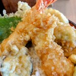 どんと屋 - 上天丼の海老天2本ほか