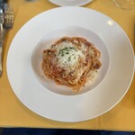 Sara - チーズたっぷりのトマトソースパスタ