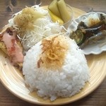 路の上のカフェ日日 - 