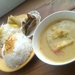 路の上のカフェ日日 - 