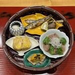 おおたに - 【八寸】 稚鮎の塩焼き、雲丹と枝豆の豆打車麩カナッペ、とうもろこしの東寺揚げ、ばい貝うま煮、宮﨑牛と万願寺唐辛子のすき煮、岩もずくの三杯酢