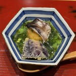 おおたに - 【煮物】鳥貝と新じゃが芋饅頭、丸茄子天ぷらの生海苔餡