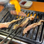 焼肉 隼 - …塩だれで和えた鳥のせせりを
サービスでいただきました！＼(^o^)／ﾜｰｲ♪