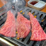 焼肉 隼 - 焼いてます〜♡