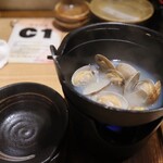 圍爐裏與地酒 大和乃山賊 - 浅利の酒蒸し　