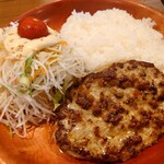 びっくりドンキー - 料理写真:レギュラーバーグディッシュランチ（味噌汁つき）М