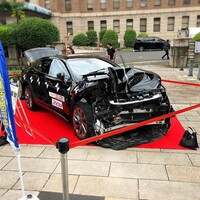 荒井屋 本店 - 事故ったクルマの展示