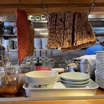 RYUTERHUA - カウンターに吊るされたムークロップとムーデーン。