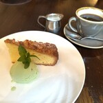 da TAKASHIMA - コーヒー、ピスタチオアイス、松の実ケーキ