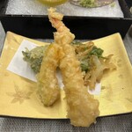 万清楼 - 鮪しそ巻き　海老　せり　南京の天ぷら