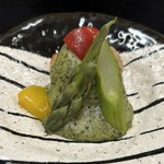 万清楼 - 鮪入り蓮根ソテー 法蓮草ソース