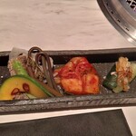 銀座焼肉 Salon de AgingBeef - キムチ盛り合わせ  旬菜ナムル盛り合わせ